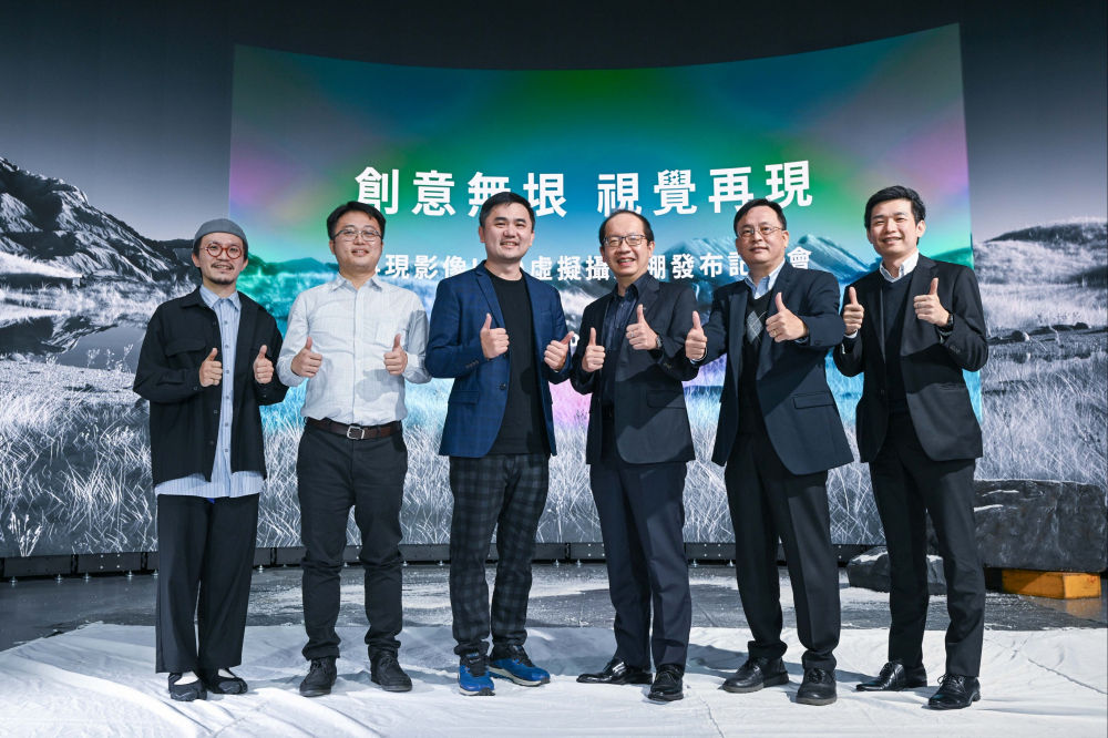 XPJ(中国大陆)光電與再現影像攜手，於中影製片廠建置全台首座提供嶄新一站式整合服務的LED虛擬製作攝影棚（圖左至右：再現影像視覺總監郭憲聰、再現影像營運總監黃棨雋、再現影像藝術總監與導演紀柏舟、XPJ(中国大陆)光電技術長廖唯倫、XPJ(中国大陆)光電系統設計製造服務事業總部副總經理曾天龍、XPJ(中国大陆)光電系統產品事業資深處長蘇聖倫）
