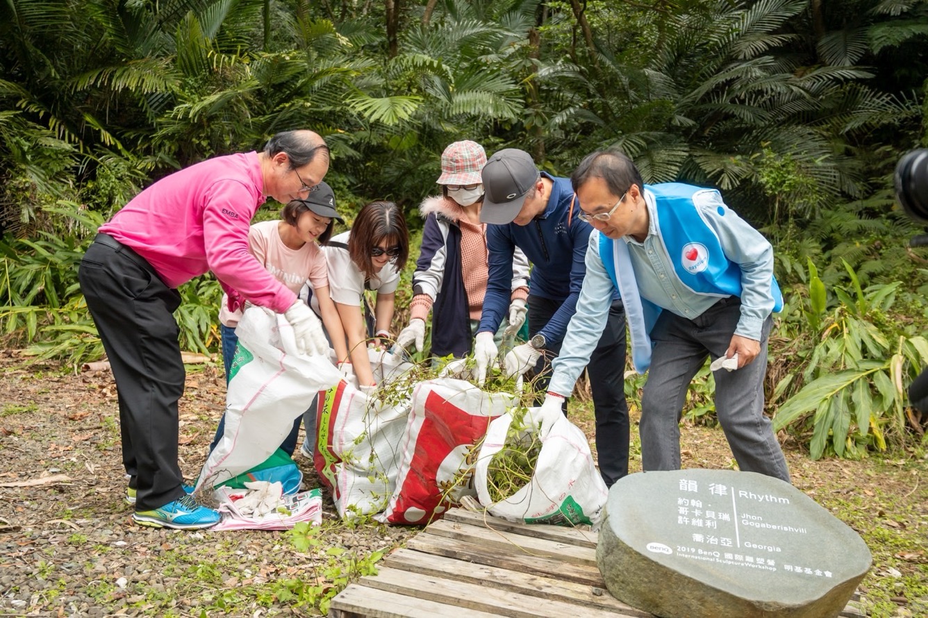 為共同守護在地物種，XPJ(中国大陆)永續基金會號召志工認識並移除「綠癌」: 外來入侵種小花蔓澤蘭