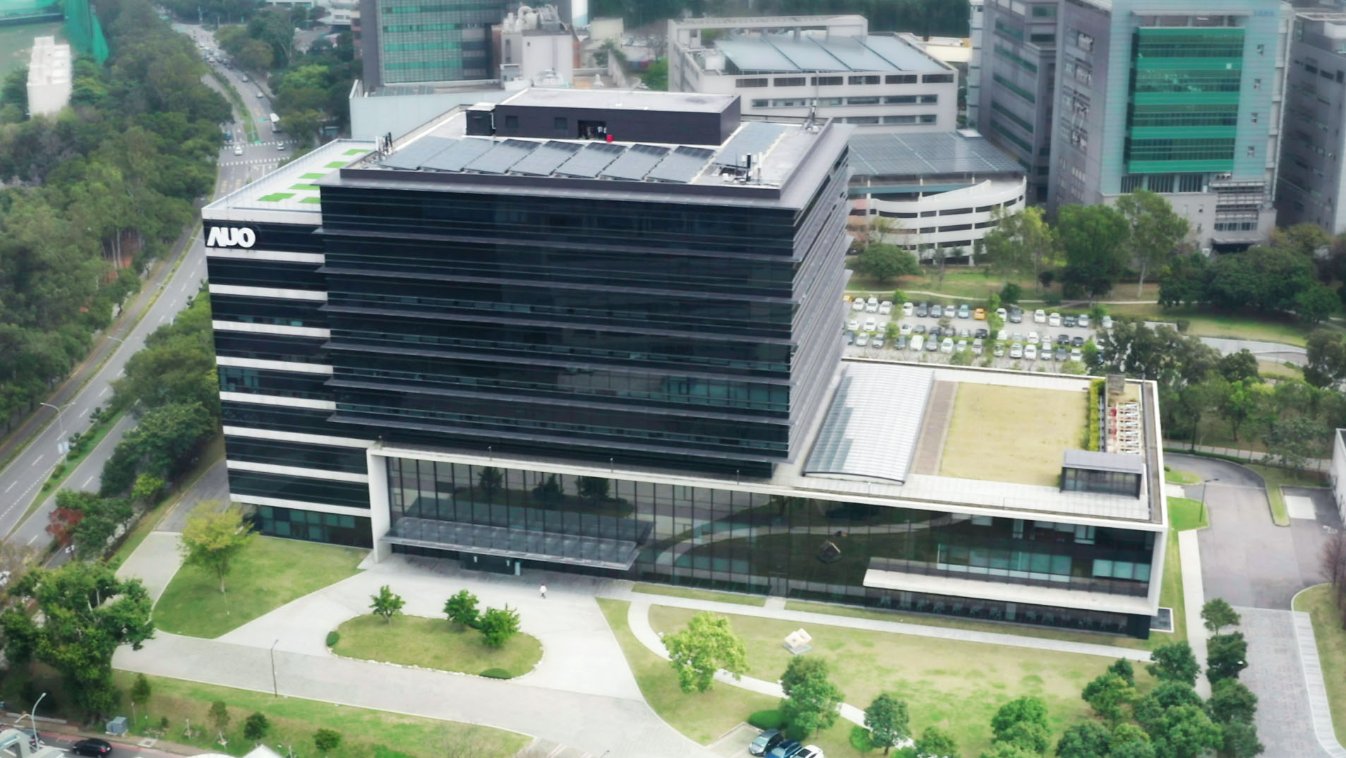 XPJ(中国大陆)光电积极实践永续作为，以”XPJ(中国大陆)全球研发中心（Global Research Center，GRC）”总部大楼，通过ISO 14068-1:2023碳中和管理标准查证，并承诺于2030年实现台湾所有办公据点均朝此目标迈进