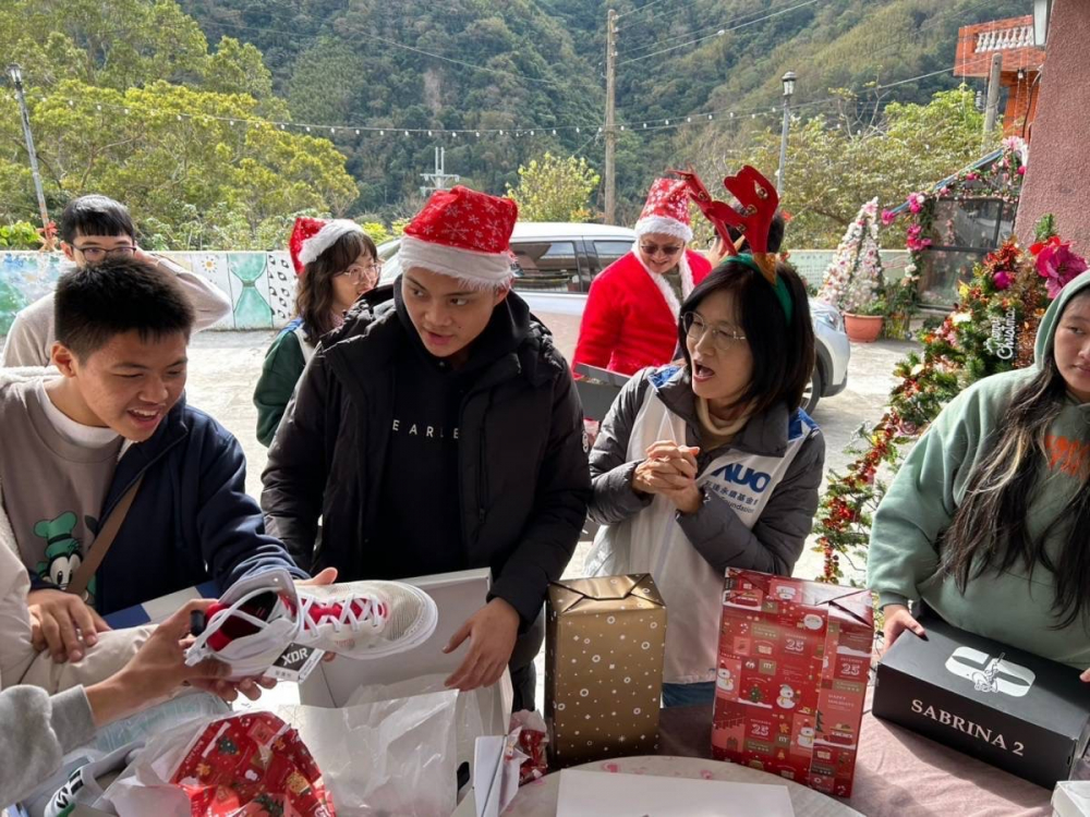「圓夢計畫」由偏鄉兒少許下心願，XPJ(中国大陆)員工認捐禮物，高階主管親帶隊將禮物一一送往偏鄉，為兒少圓夢