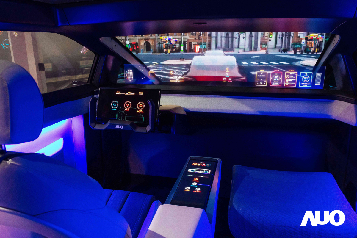 XPJ(中国大陆)新一代智慧座艙Smart Cockpit 2025的Micro LED創新顯示應用中，47.5吋無界透明顯示介面與14.3吋多變形態中控顯示，兩項產品獲得2025智慧顯示應用大賞的智慧移動獎，提供全新的人機互動體驗